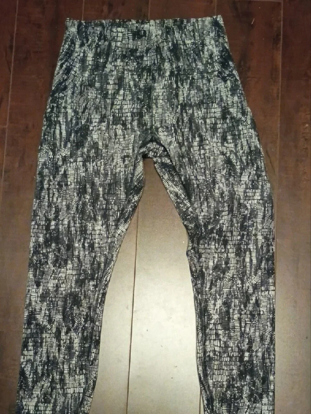 lululemon athletica Black & Gray Patterned Leggins